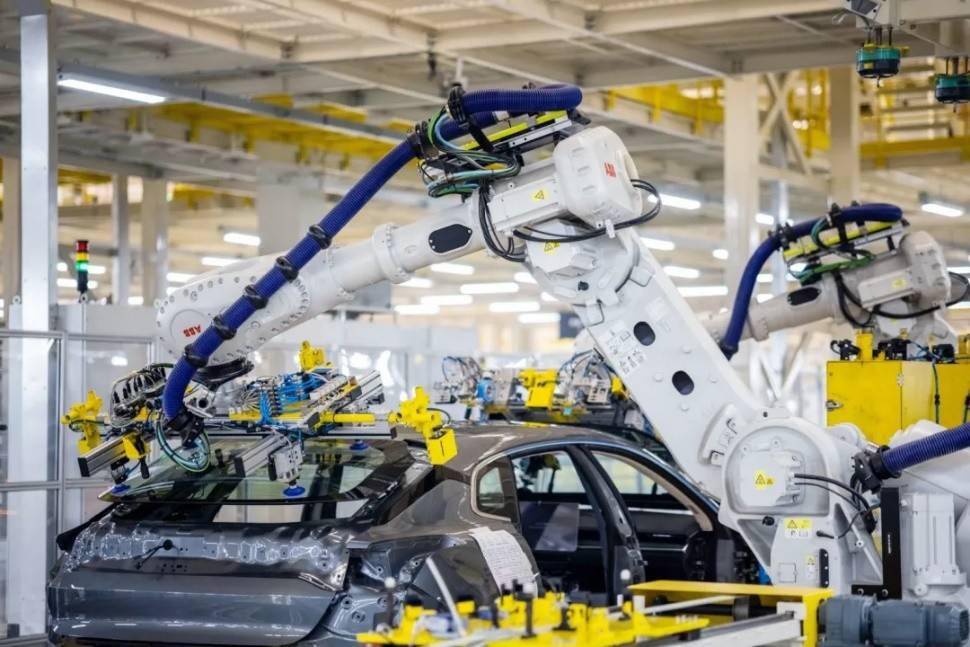 極氪001閃電交付，首個(gè)完整月交付量突破2000臺(tái)，智能電動(dòng)市場(chǎng)迎來強(qiáng)勁新秀